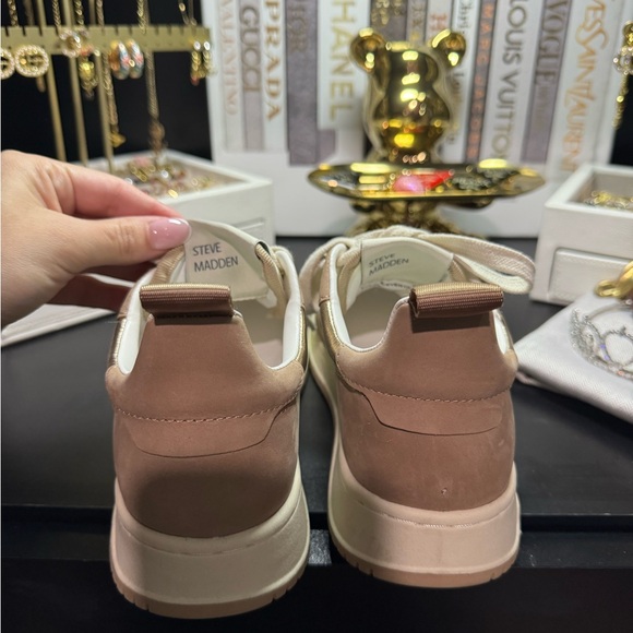 Steve Madden Sneakers - Picture 2 of 3